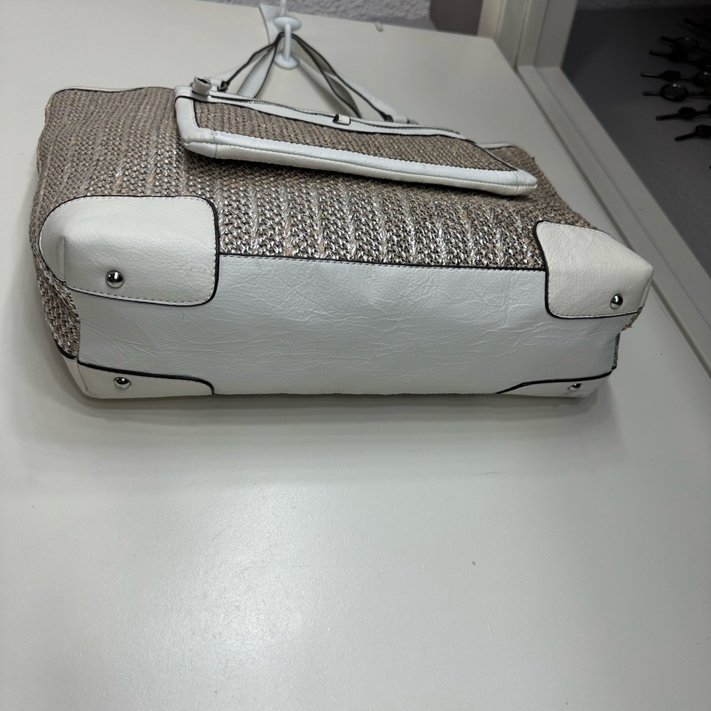 Juicy Couture Palm Springs Metallic
Straw Tote Bag white and silver - Picture 7 of 15